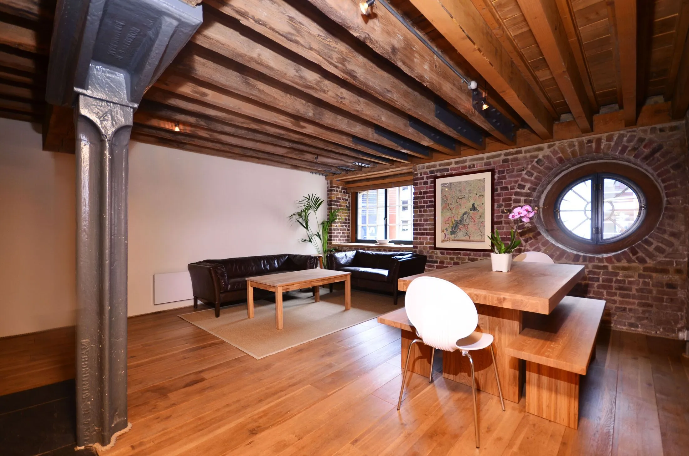 Flat Hertsmere Road in Greater London