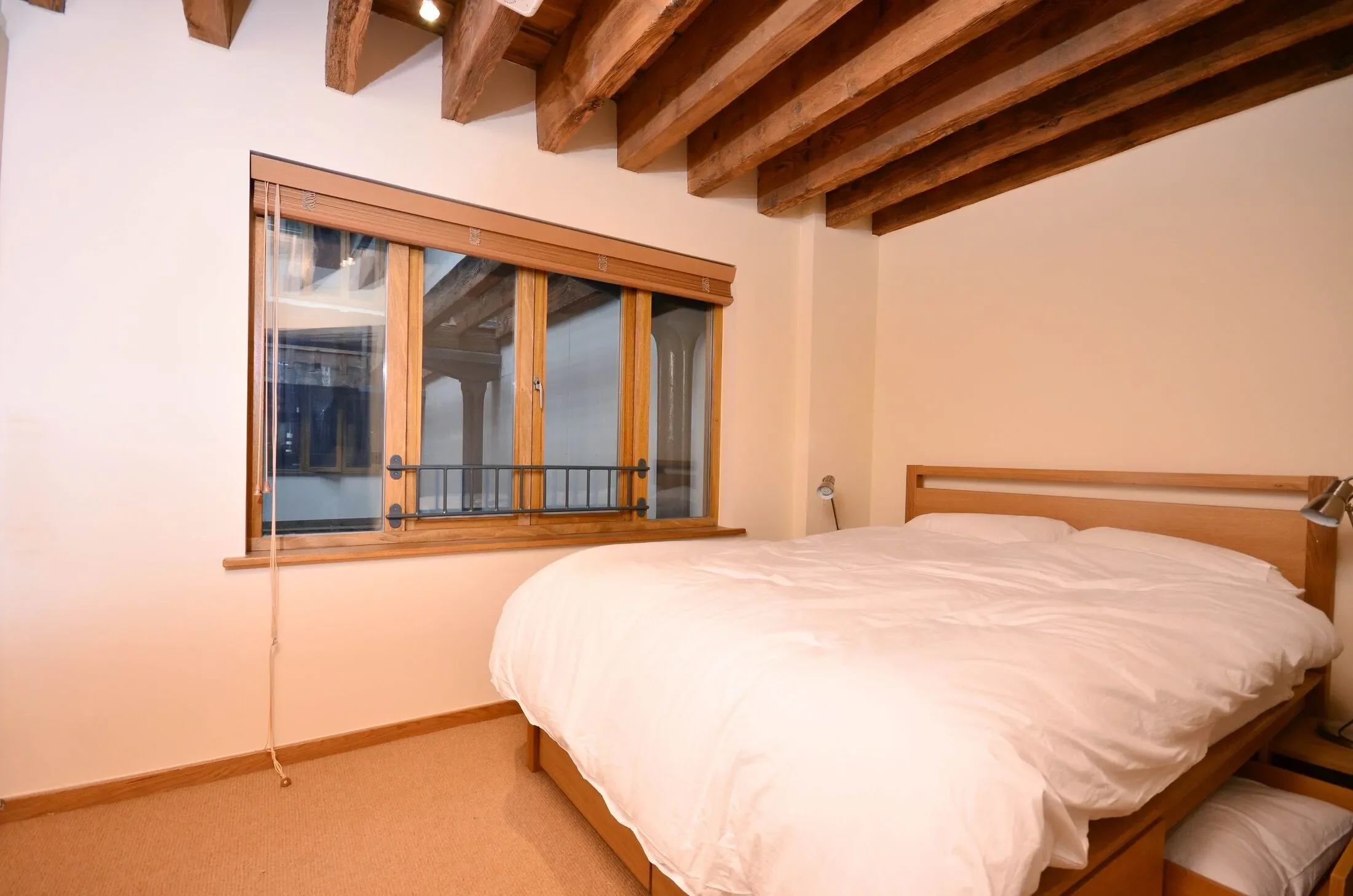 Flat Hertsmere Road in Greater London