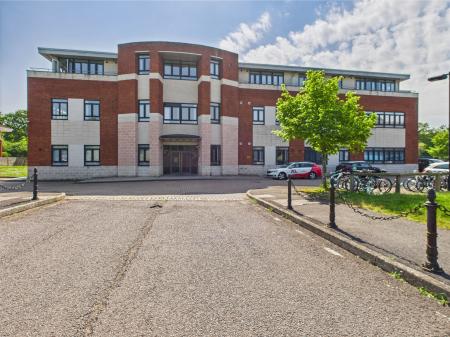 Flat Lime Tree Way in Basingstoke and Deane