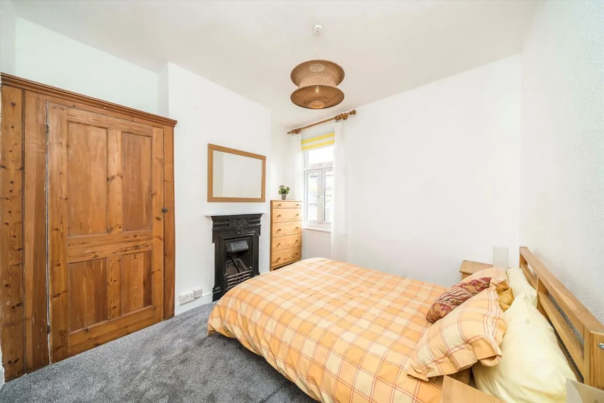 Flat Devonshire Road in Greater London