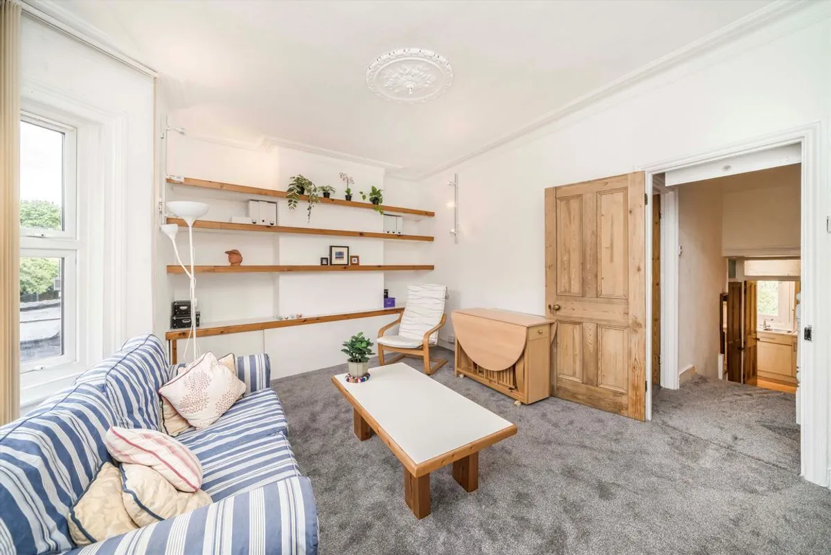 Flat Devonshire Road in Greater London