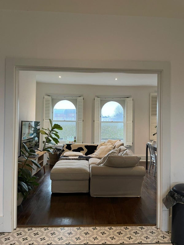 Room Cornwall Crescent in Greater London