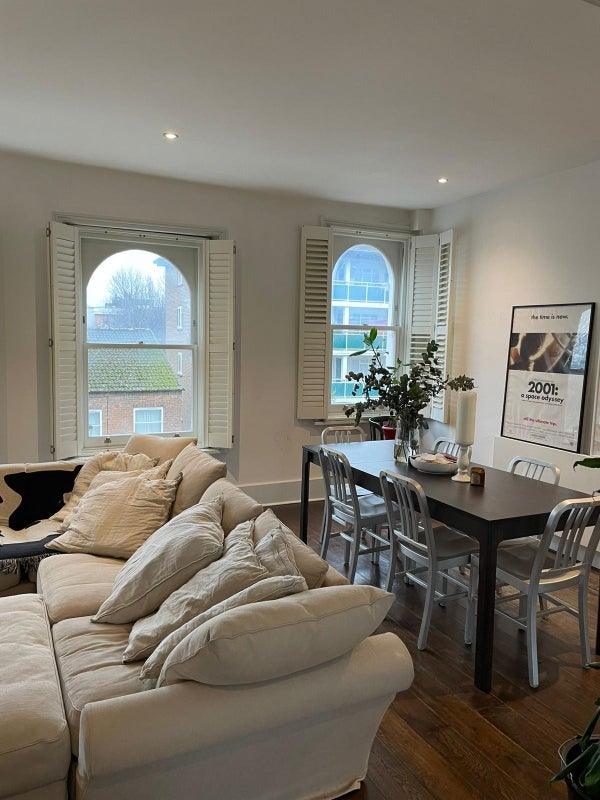 Room Cornwall Crescent in Greater London