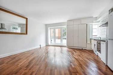 Flat Onslow Crescent in Greater London