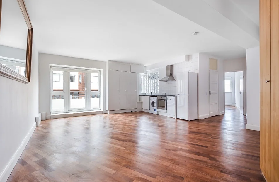 Flat Onslow Crescent in Greater London