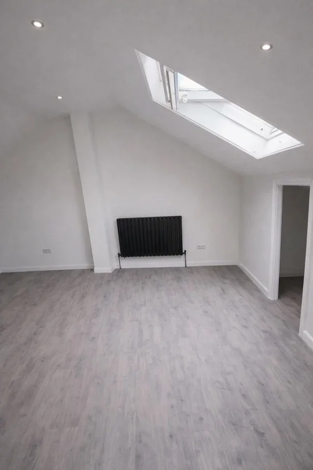 Room Queen's Road in Greater London