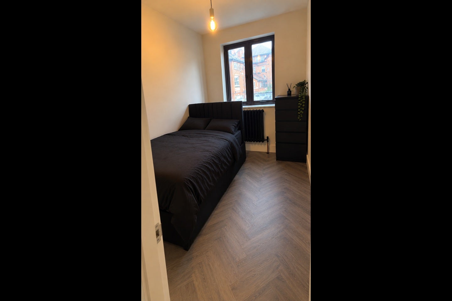 Room Queen's Road in Greater London
