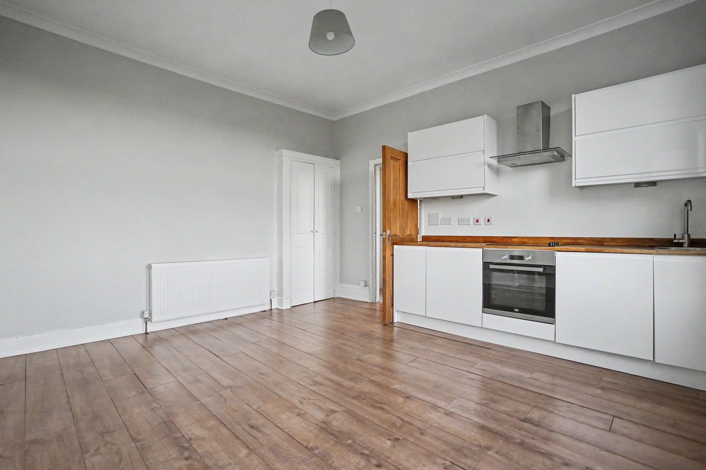 Flat Ewelme Road in Greater London
