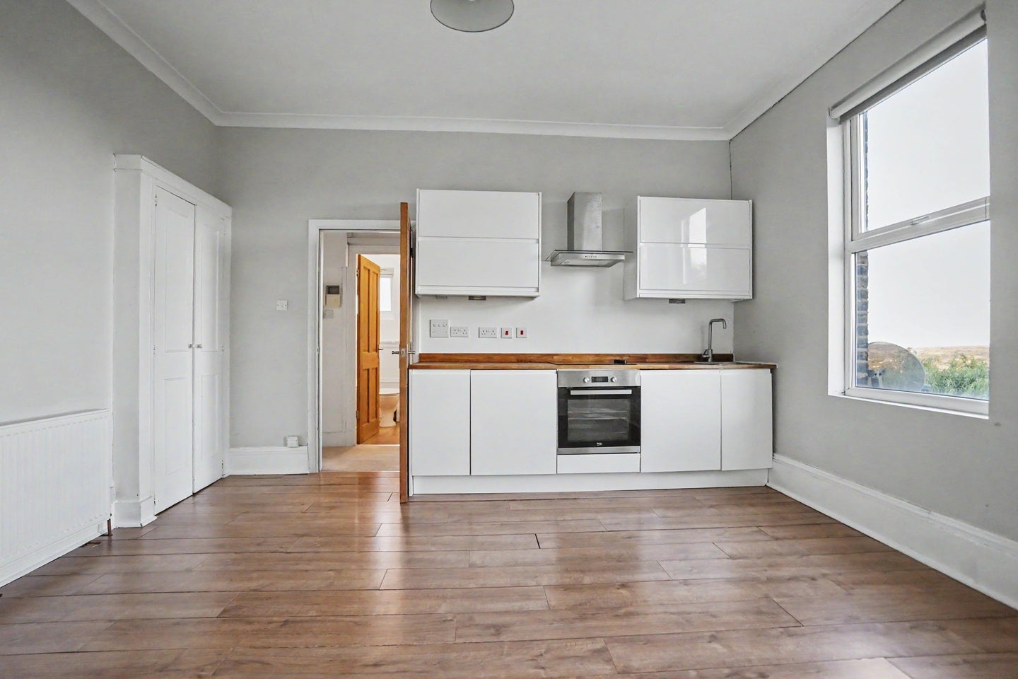 Flat Ewelme Road in Greater London