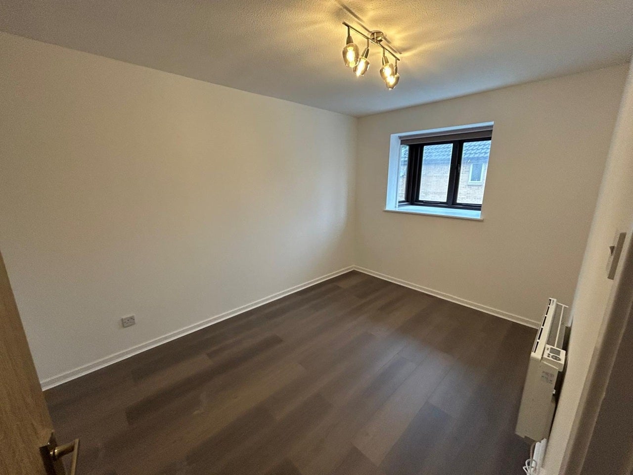 Flat Raven Close in Greater London
