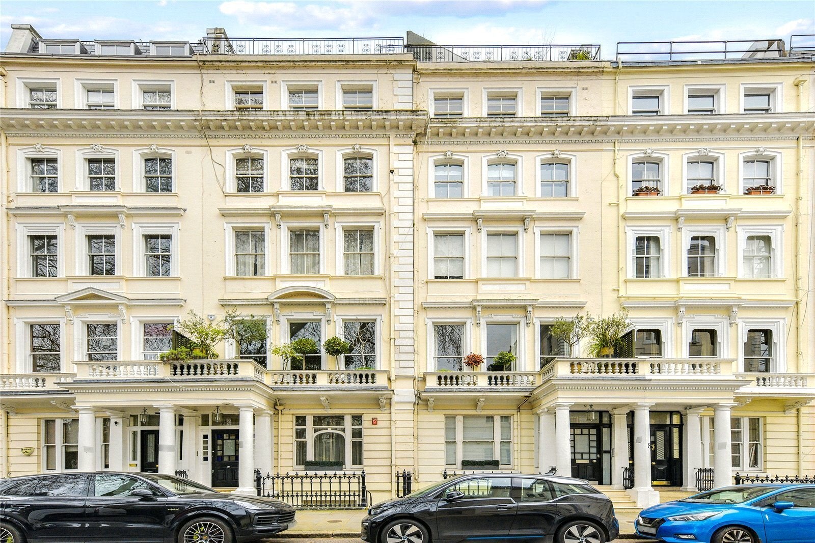 Flat Cornwall Gardens in Greater London