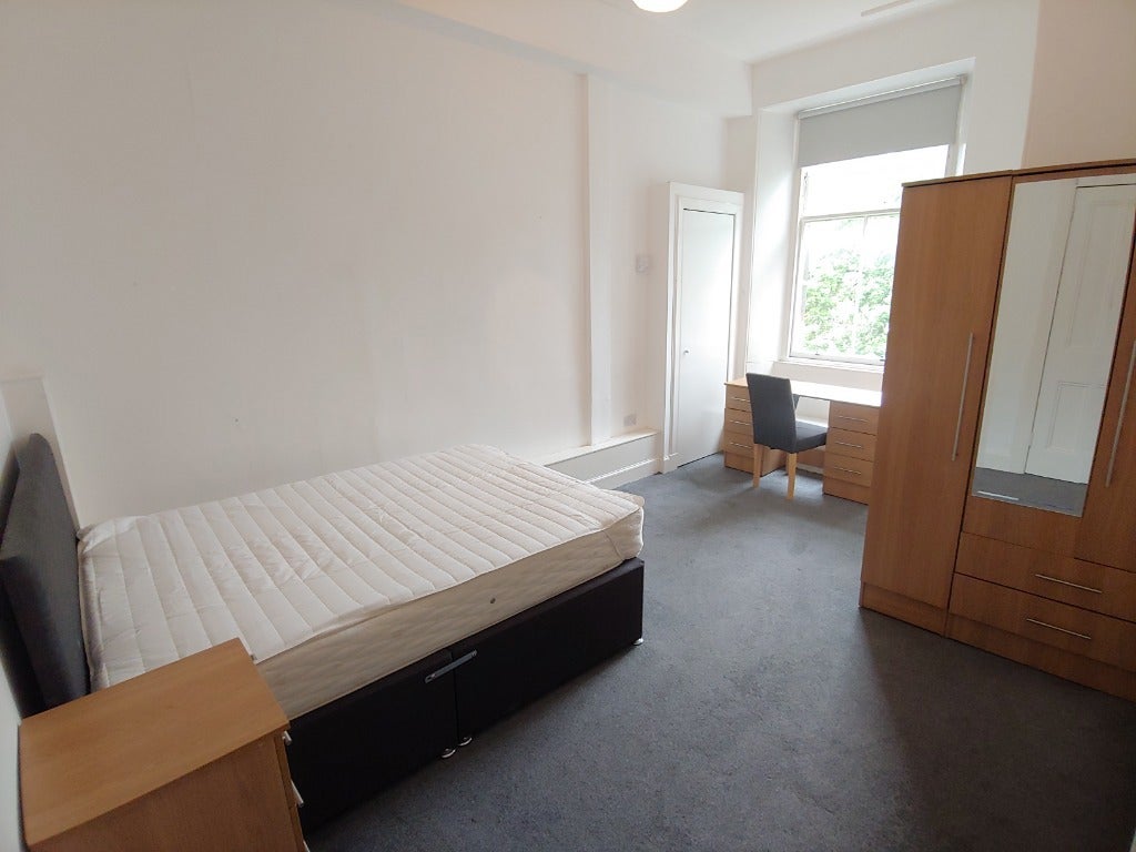 Flat Haymarket Terrace in City of Edinburgh