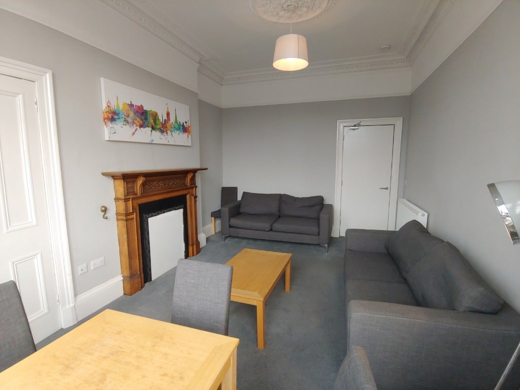 Flat Haymarket Terrace in City of Edinburgh