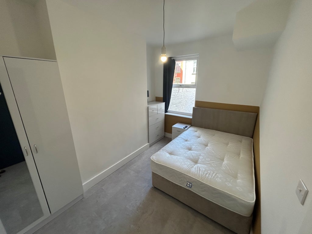 Room Ashley Street in New Ferry
