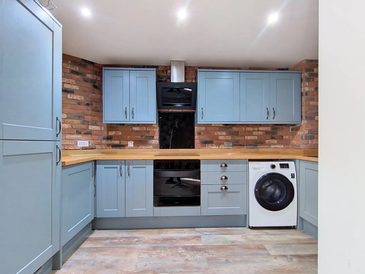 Flat Broadlands Place in Leeds