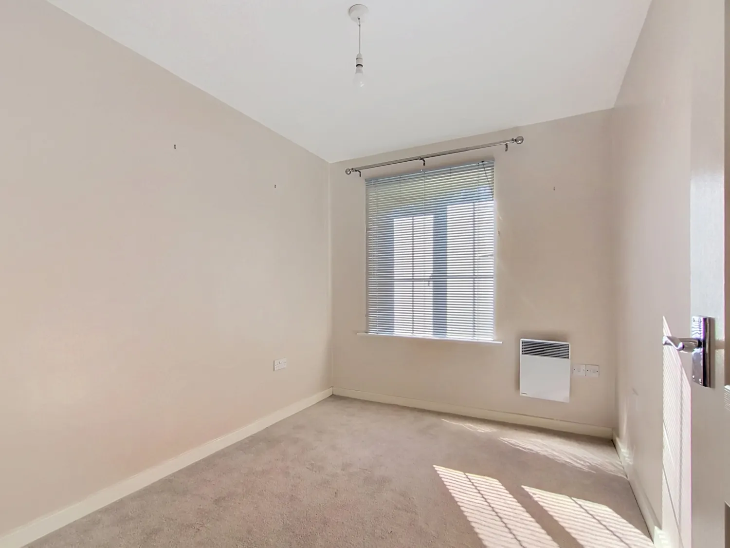 Flat Broadlands Place in Leeds