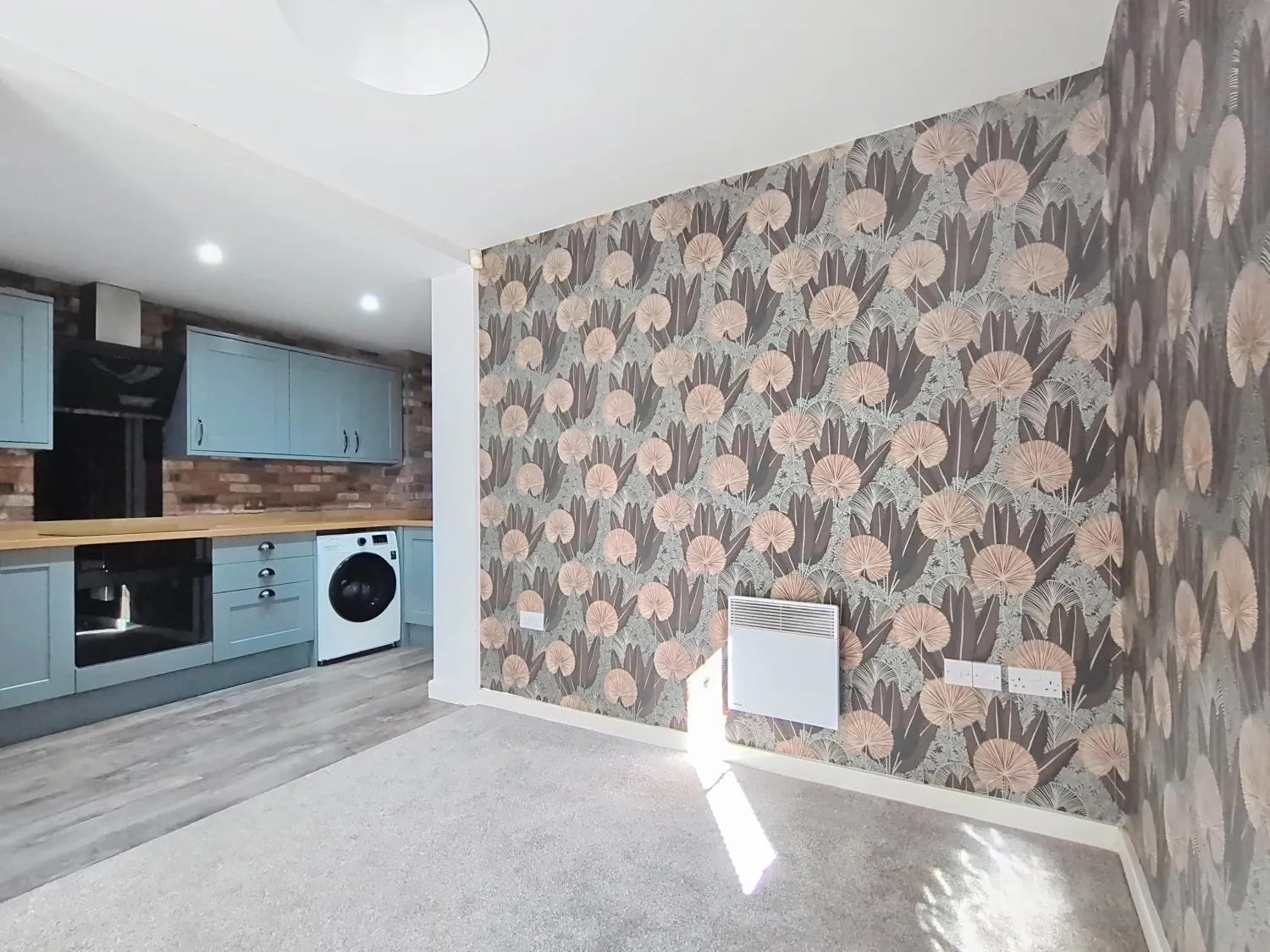 Flat Broadlands Place in Leeds