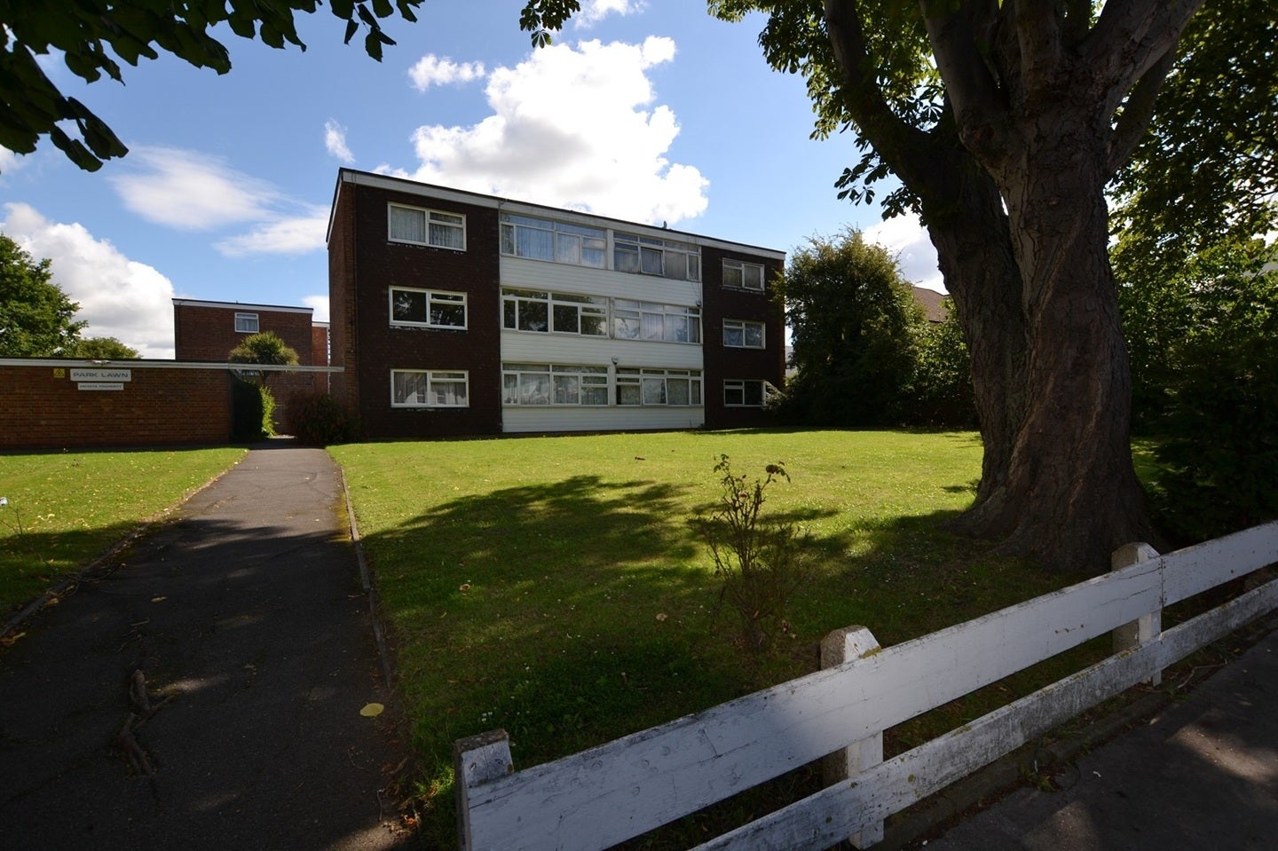 Flat Parchmore Road in Greater London