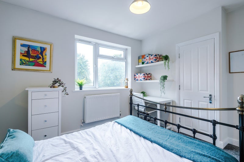 Room Rolleston Drive in Nottingham