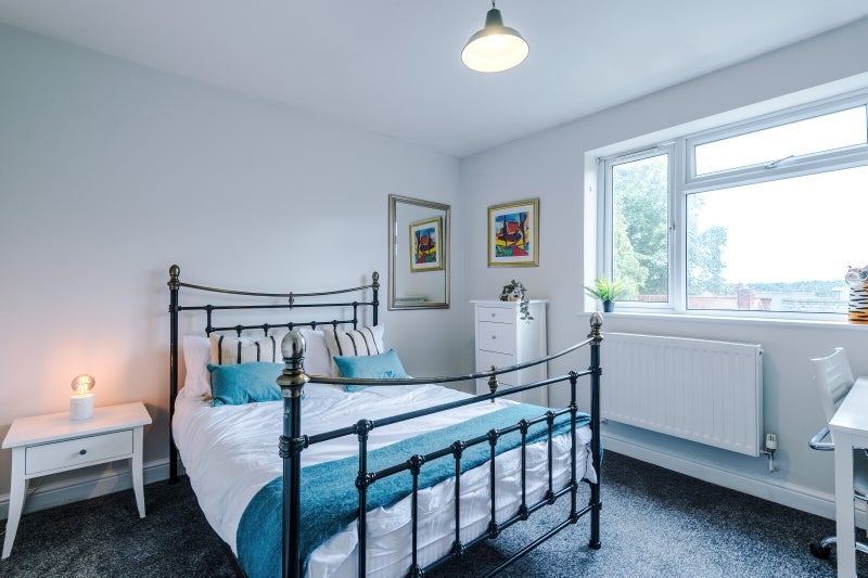 Room Rolleston Drive in Nottingham