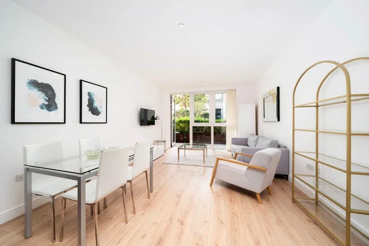 Flat Glenthorne Road in Greater London