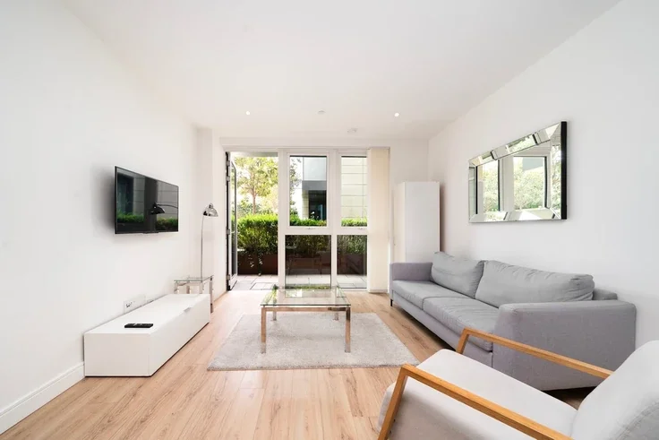 Flat Glenthorne Road in Greater London