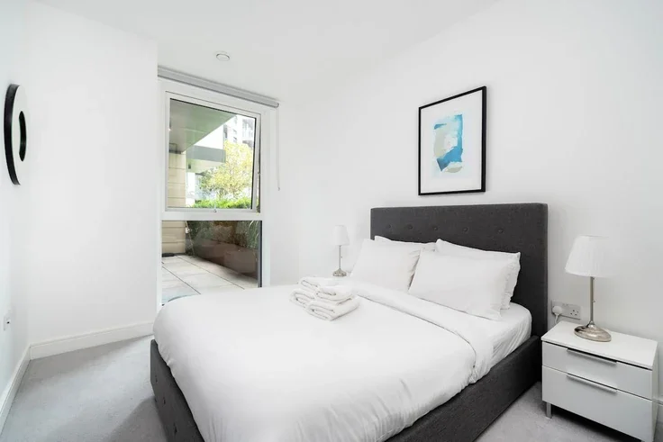 Flat Glenthorne Road in Greater London