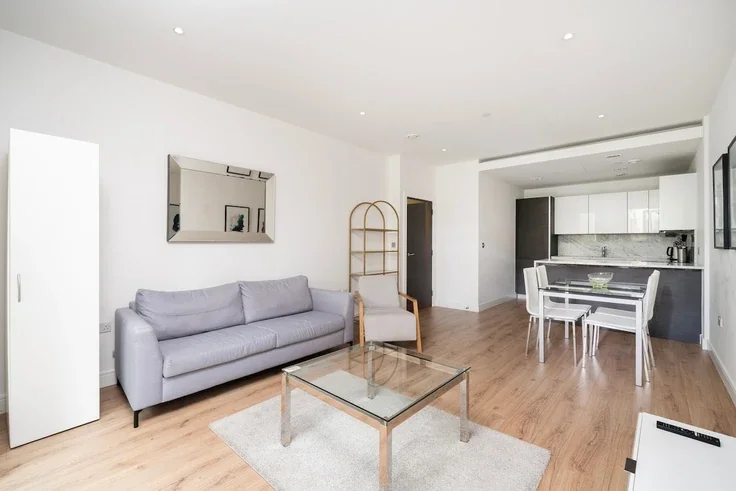 Flat Glenthorne Road in Greater London
