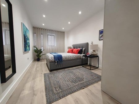 Flat Peach Street in Wokingham