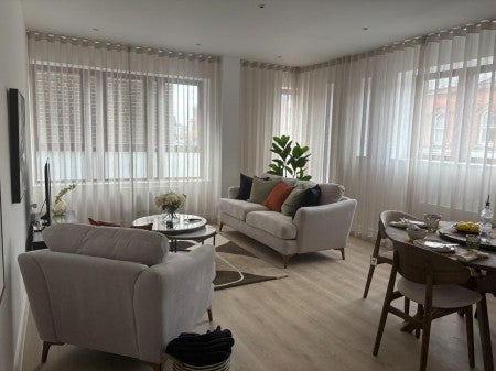 Flat Peach Street in Wokingham