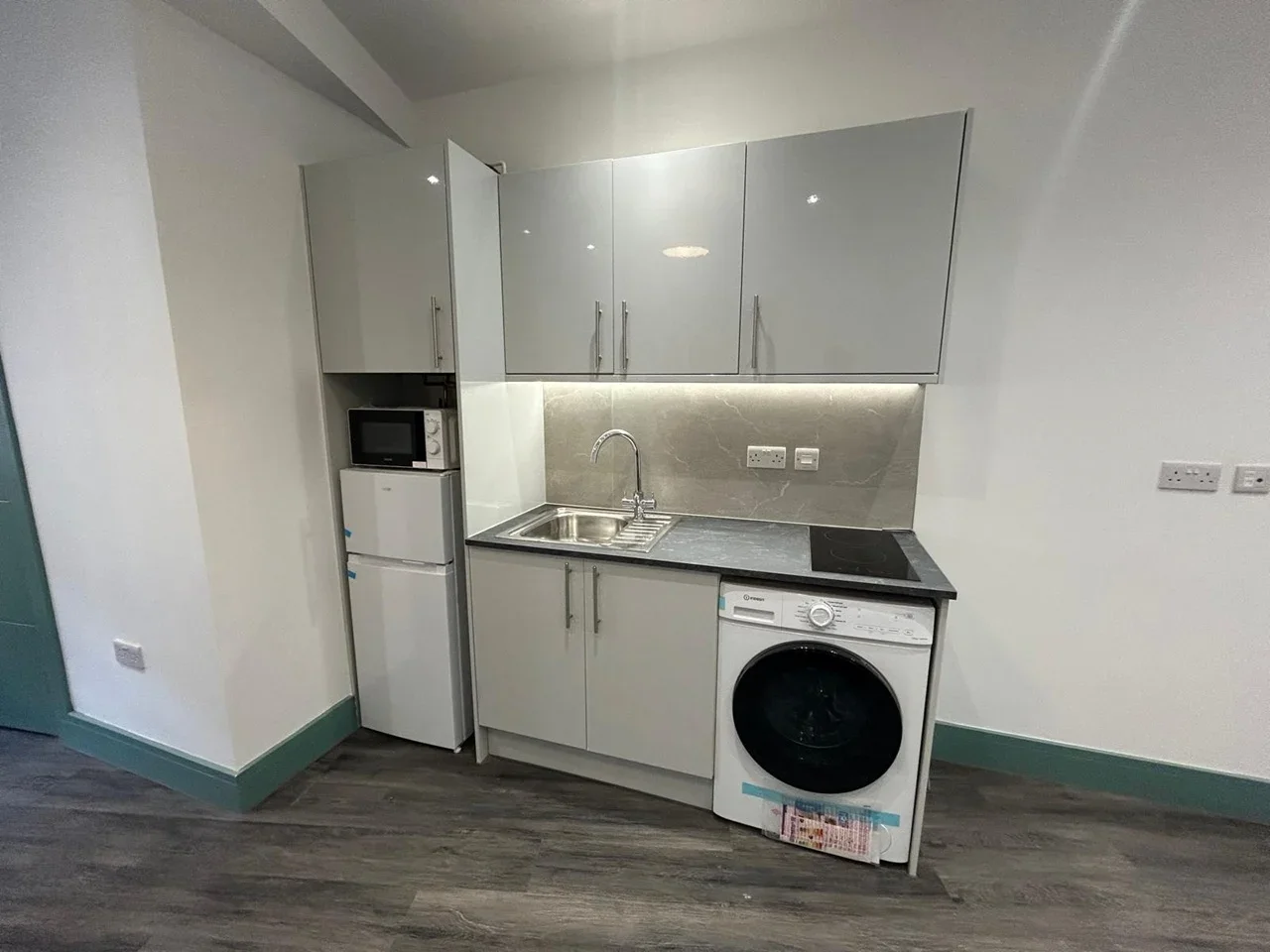 Flat Watford Way in Greater London