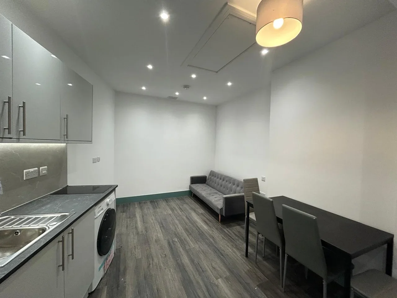 Flat Watford Way in Greater London
