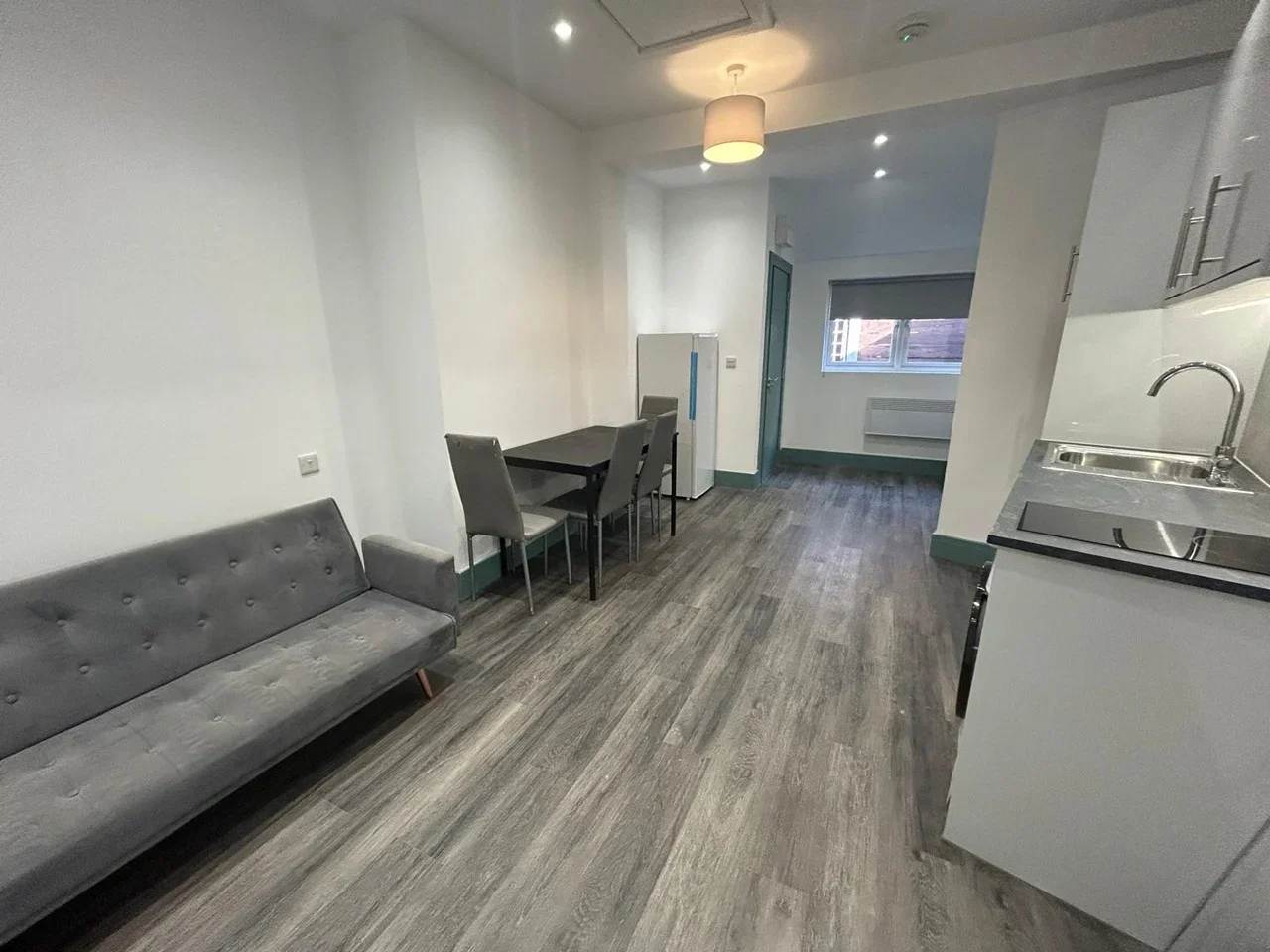 Flat Watford Way in Greater London