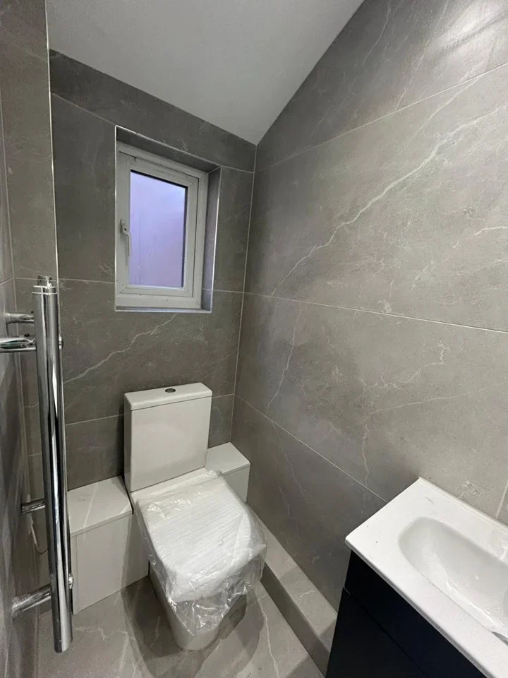 Flat Watford Way in Greater London