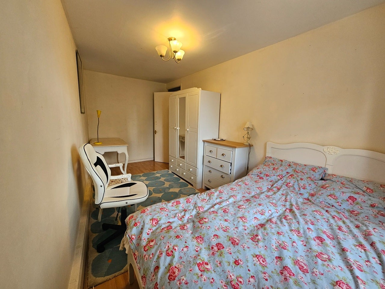 Room Coppetts Road in Greater London