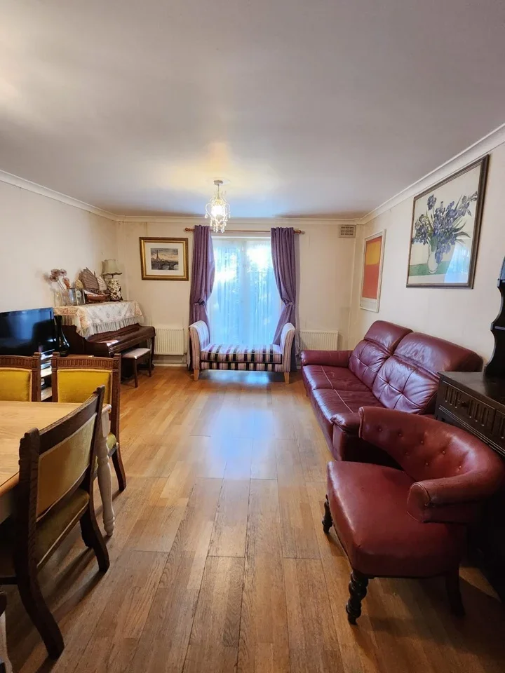 House Coppetts Road in Greater London