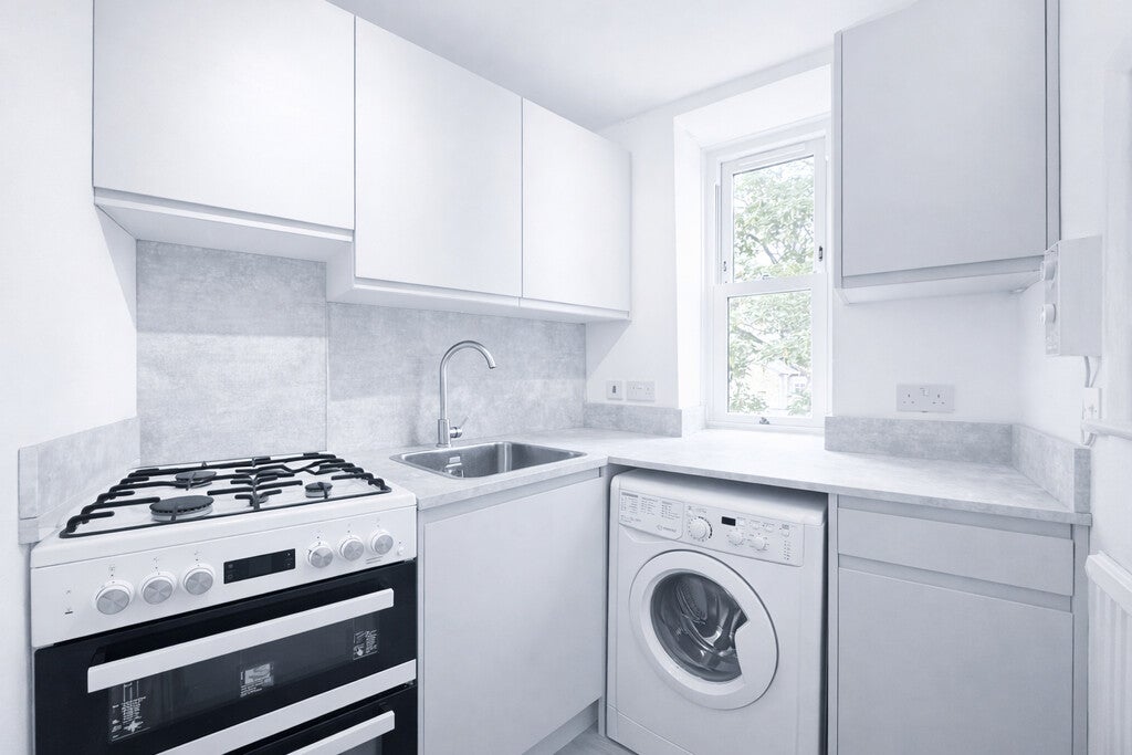 Flat Winthorpe Road in Greater London