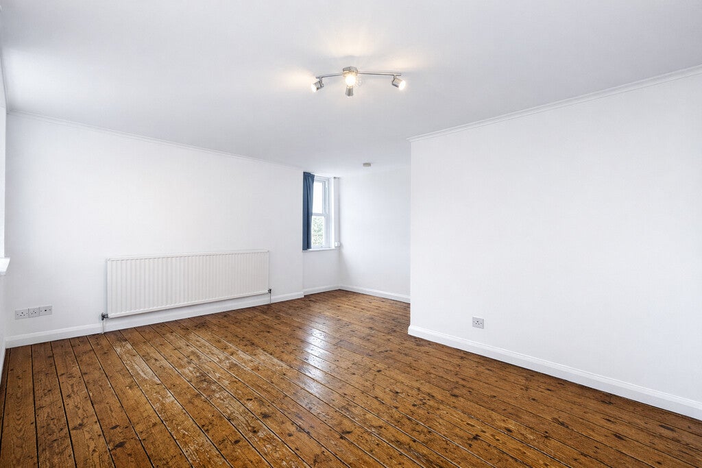 Flat Winthorpe Road in Greater London