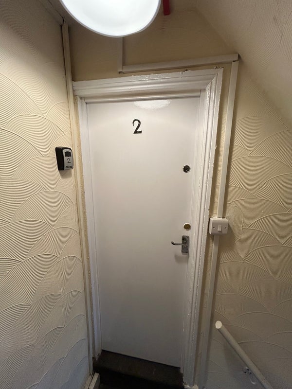 Flat Claremont Place in Leeds