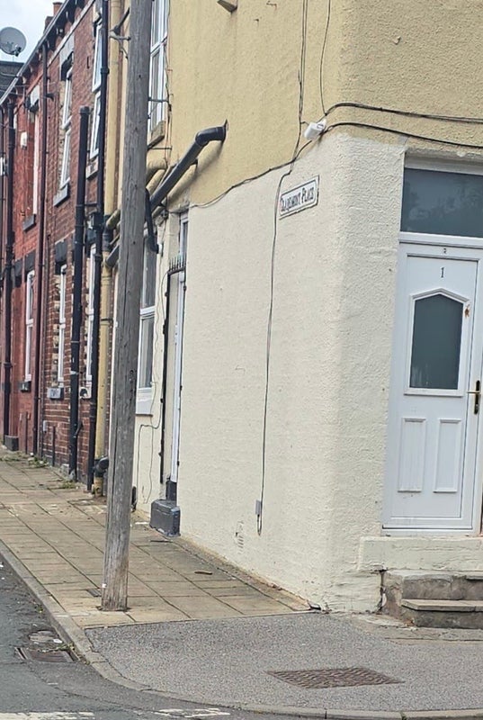 Flat Claremont Place in Leeds