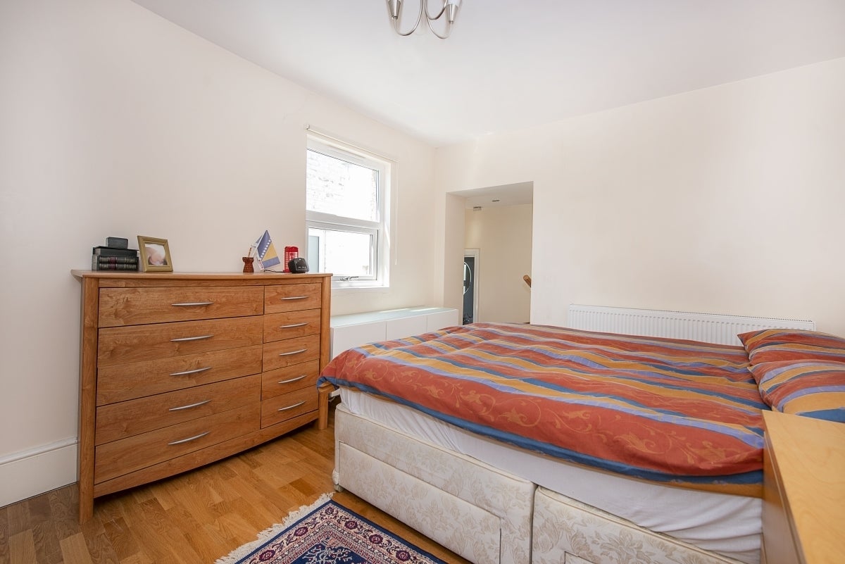Flat Belgrade Road in Greater London