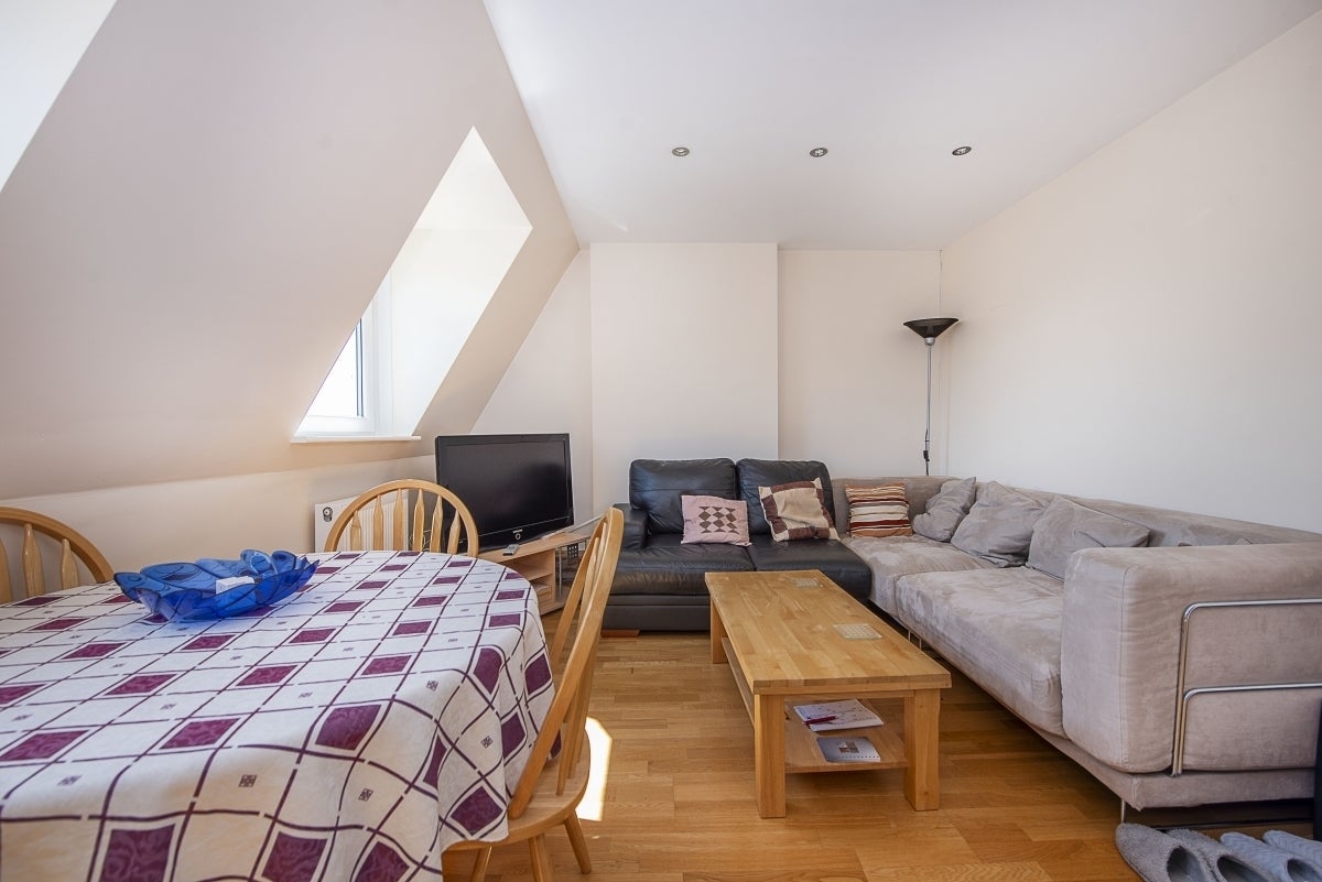 Flat Belgrade Road in Greater London