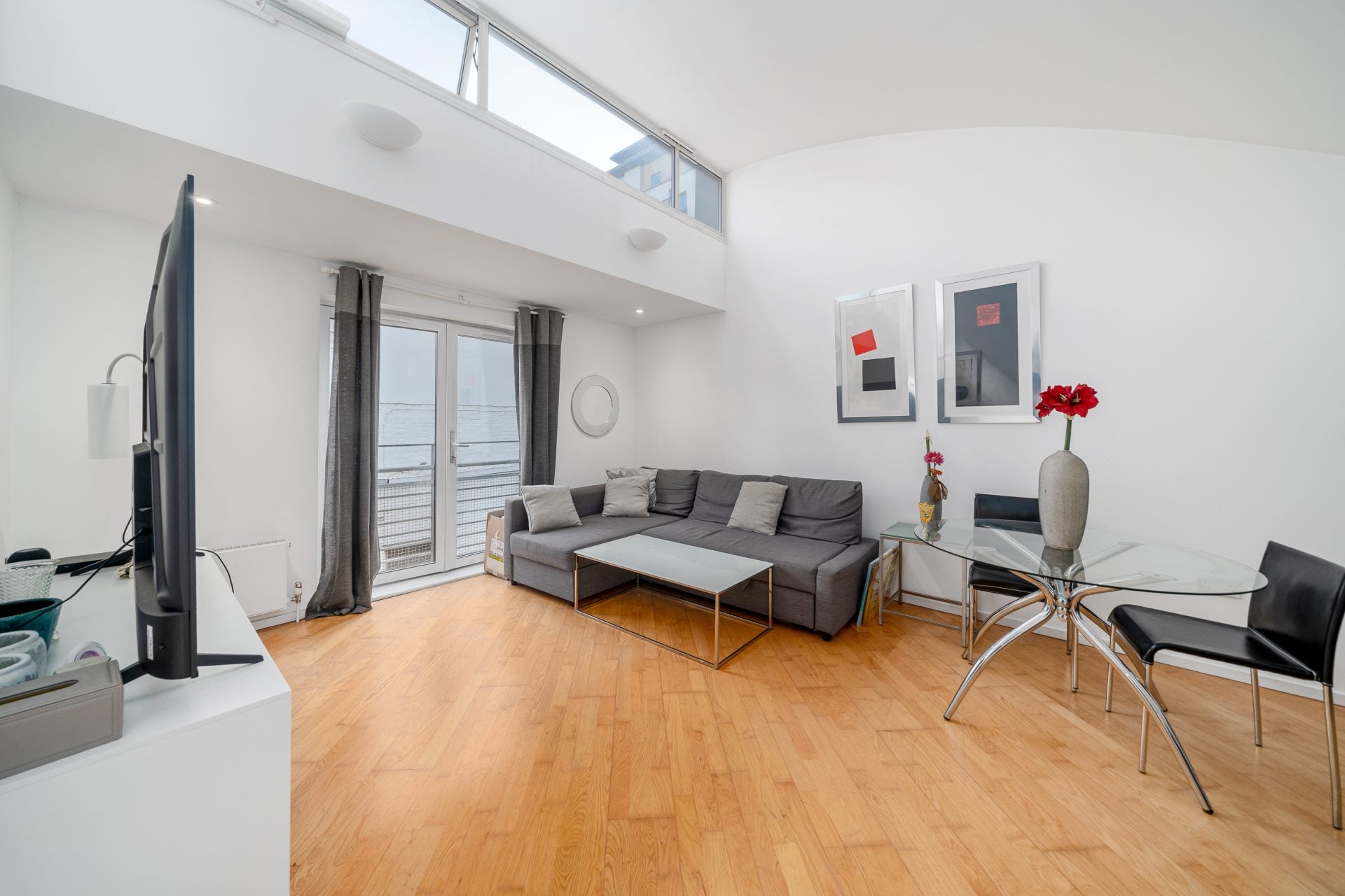Flat Gillingham Row in London