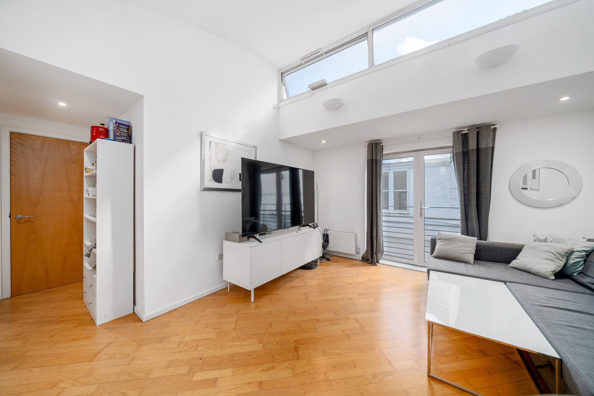 Flat Gillingham Row in London