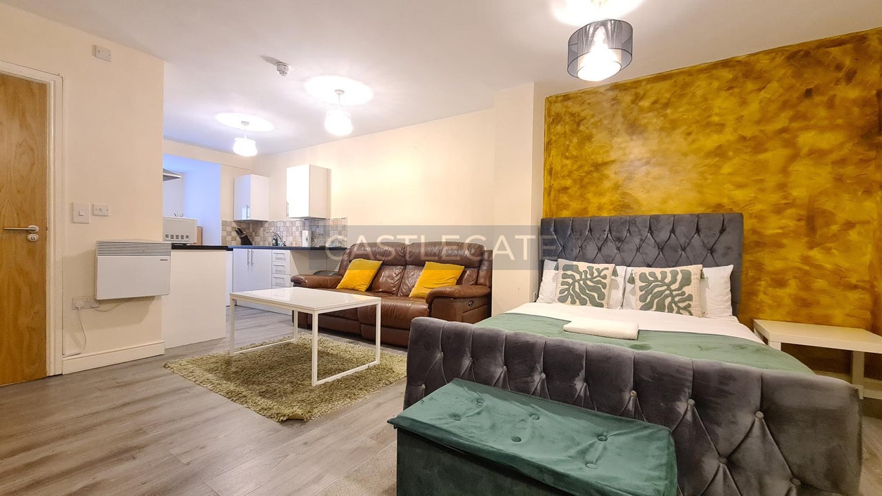 Flat Westgate in Huddersfield