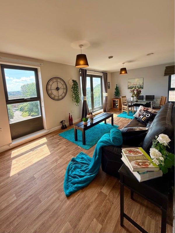 Room Firhill Road in Glasgow