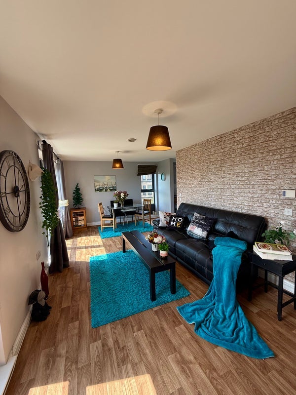 Room Firhill Road in Glasgow