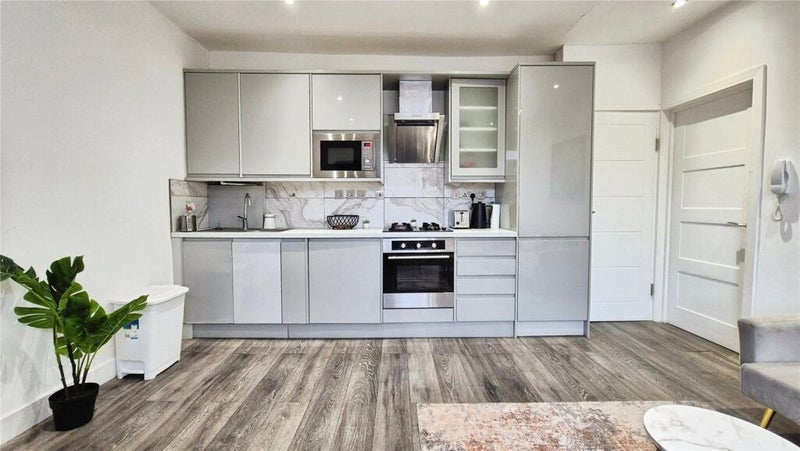 Flat Sydenham Road in Greater London