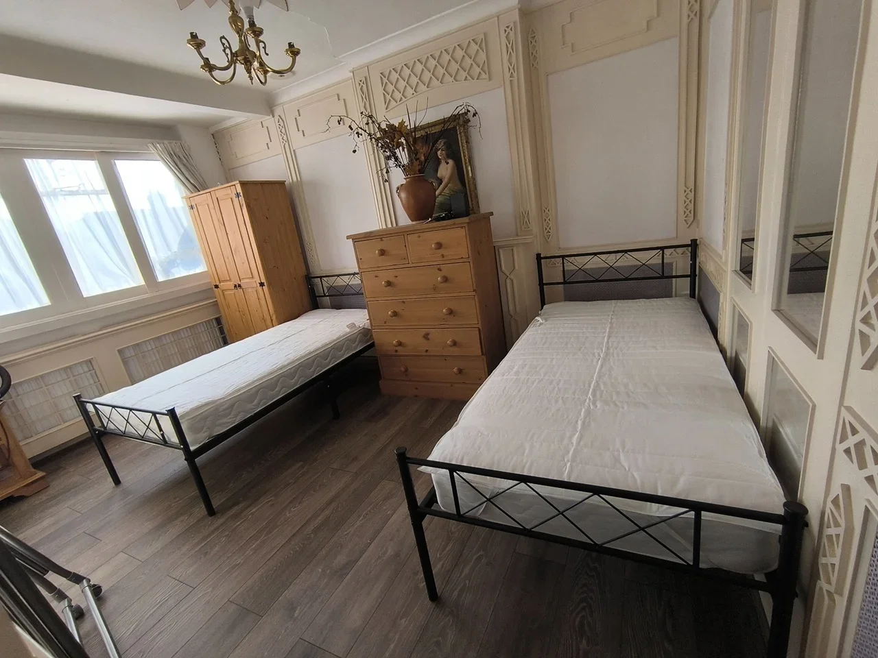 Room Mitcham Road in Greater London