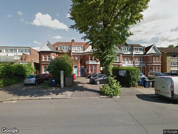 Flat Ballards Lane in Greater London